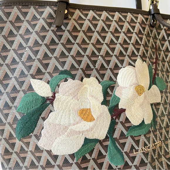 LANCASTER PARIS TOTE LG IKON COATED CANVAS FLORAL STITCHING ADJ STRAPS BROWN - Picture 3 of 11